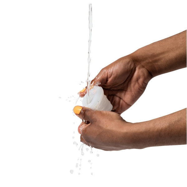 ROMP-Mosh-Cleaning-Hand shot-TIF_No background