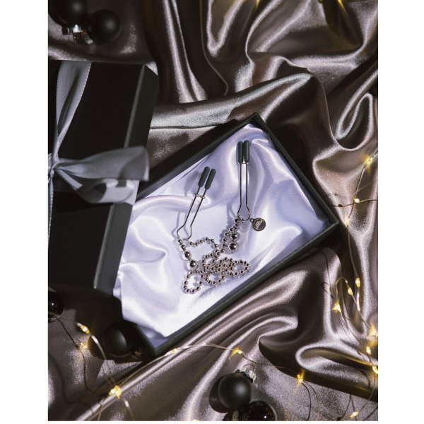 FSOG-Fifty Shades Darker-Chained Nipple Clamps-Christmas Mood-01