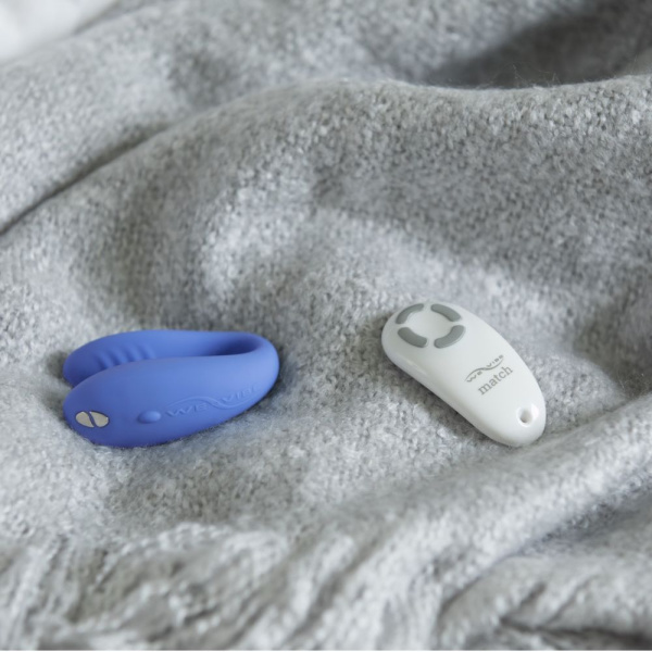 Match - on blanket with remote photo_result