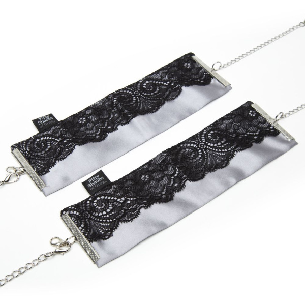 FSOG_Play Nice_SATIN WRIST CUFFS_Productimage_010_result