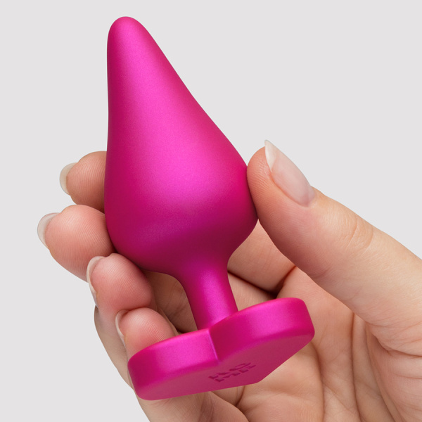 ROMP_Luster_Hand shot 1