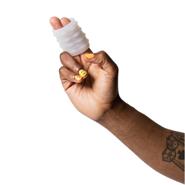 ROMP-Mosh-two-fingers-Hand shot-TIF_No background